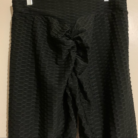 Textured Booty Scrunch Butt Lifting Black Leggings. Size XL - Picture 3 of 9